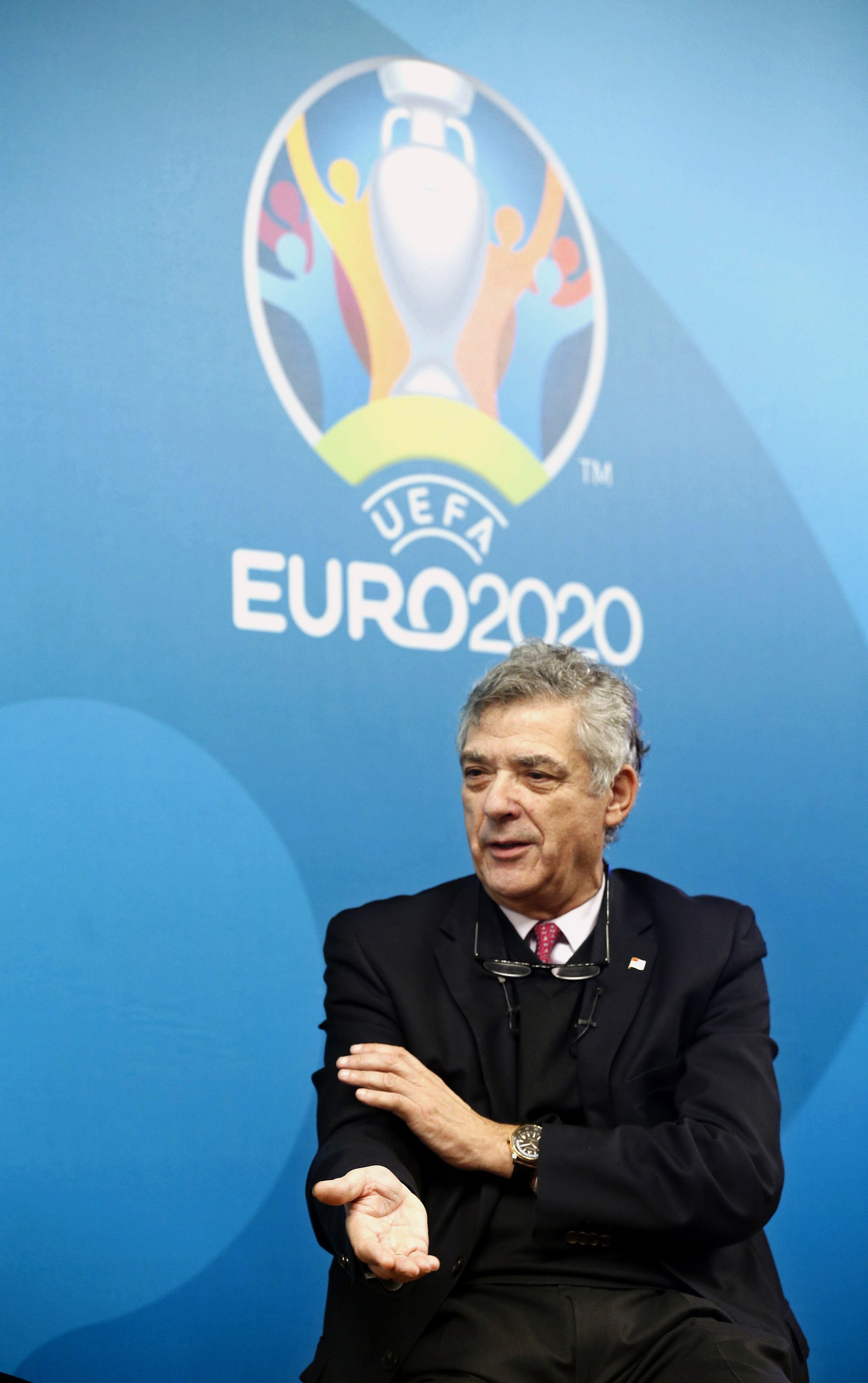 Ángel María Villar dimite como vicepresidente de la FIFA y de la UEFA Ángel María Villar dimite como vicepresidente de la FIFA y de la UEFA