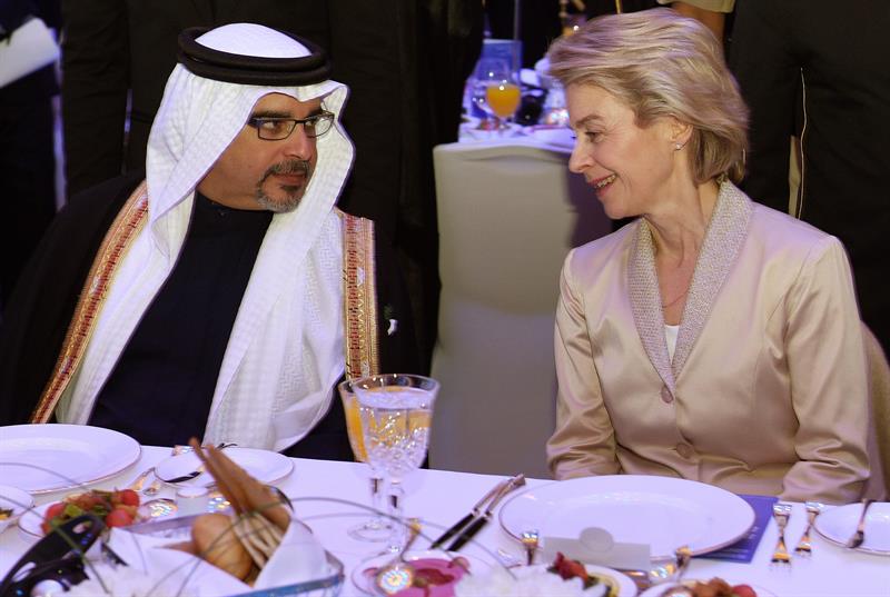 Una ministra alemana enfada a Arabia Saudí tras negarse a llevar un hijab durante su visita oficial al país Una ministra alemana enfada a Arabia Saudí tras negarse a llevar un hijab durante su visita oficial al país