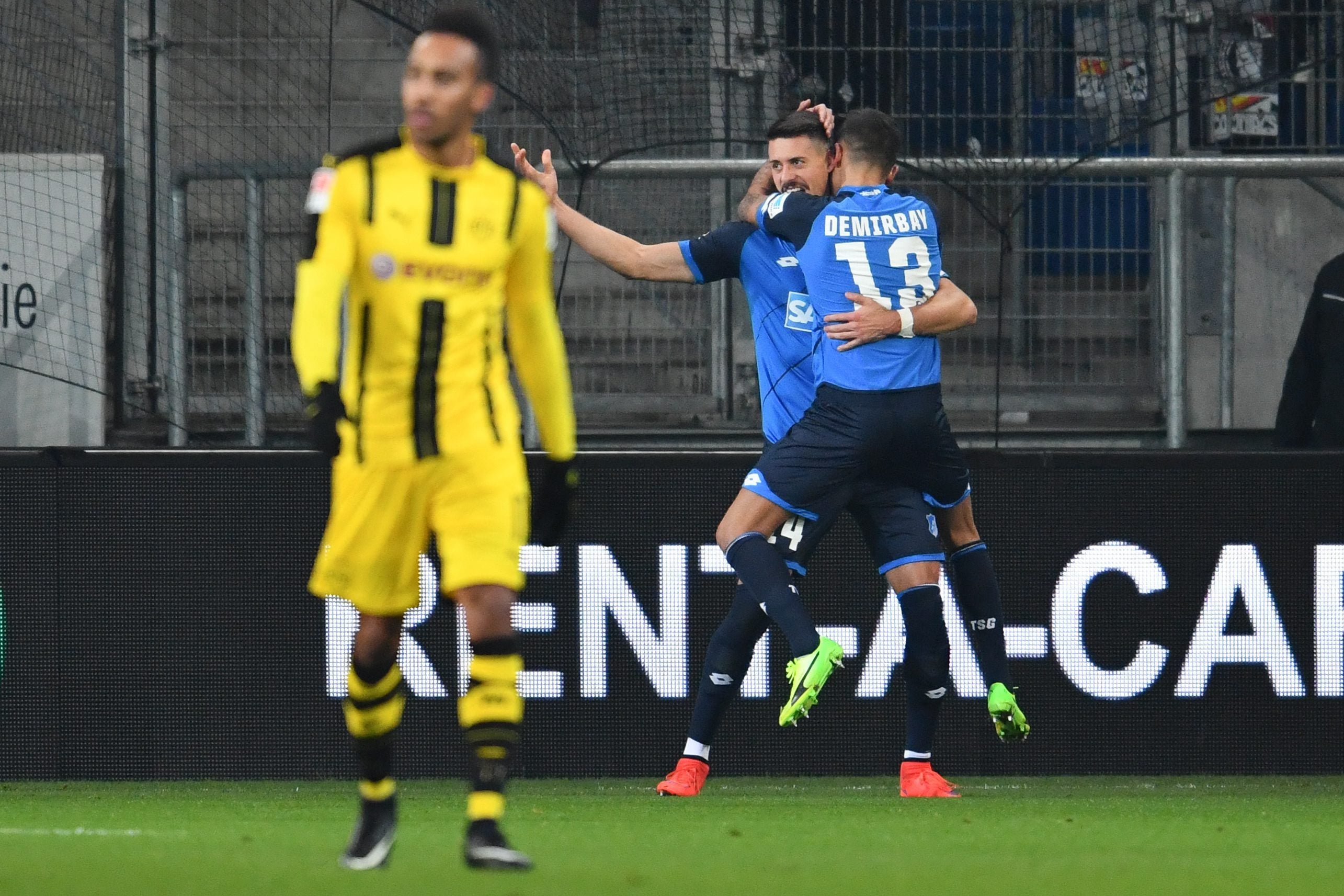 El Borussia Dortmund se deja dos puntos en su visita al Hoffenheim El Borussia Dortmund se deja dos puntos en su visita al Hoffenheim