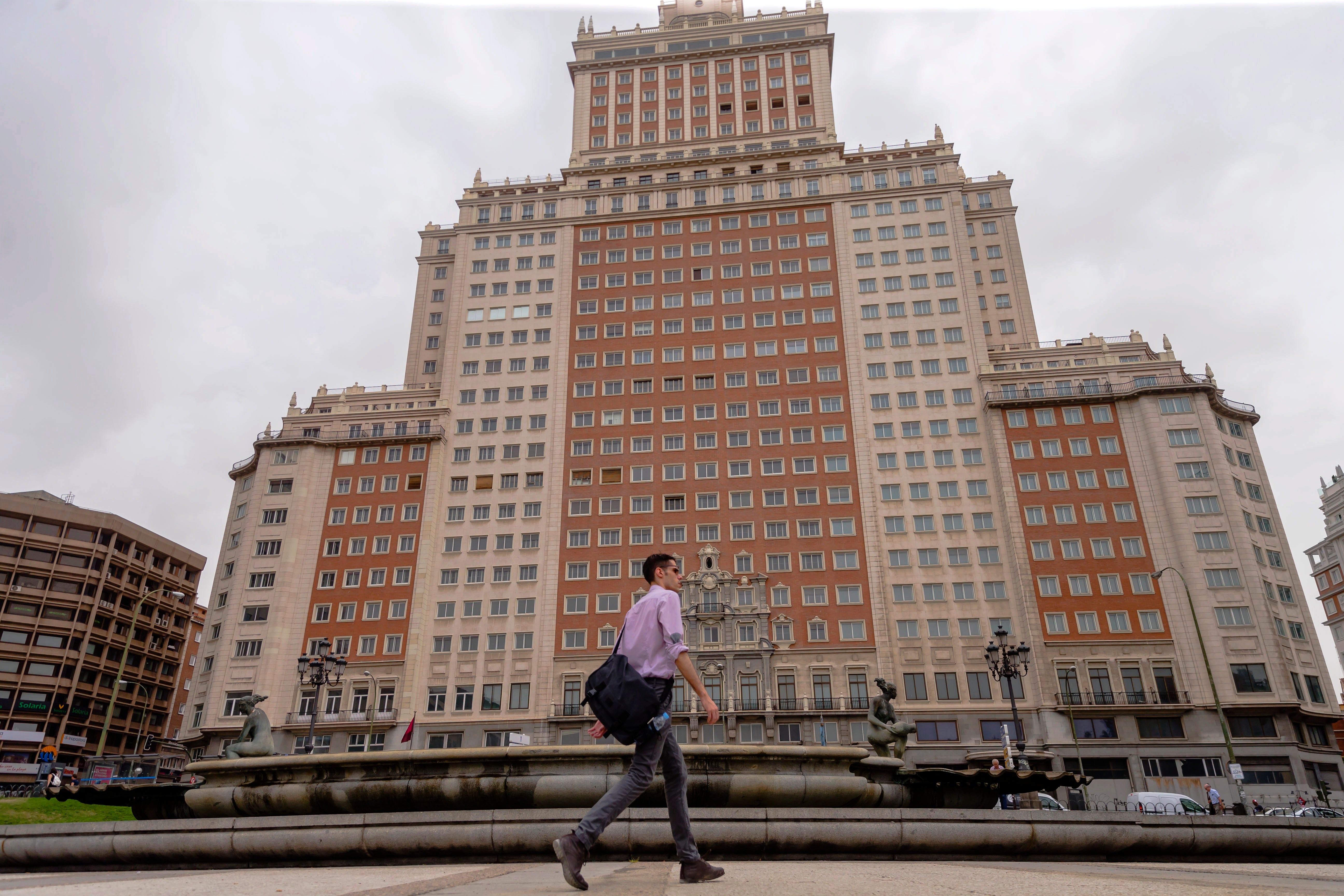 La jueza permite reanudar las obras del Edificio España tras su paralización La jueza permite reanudar las obras del Edificio España tras su paralización