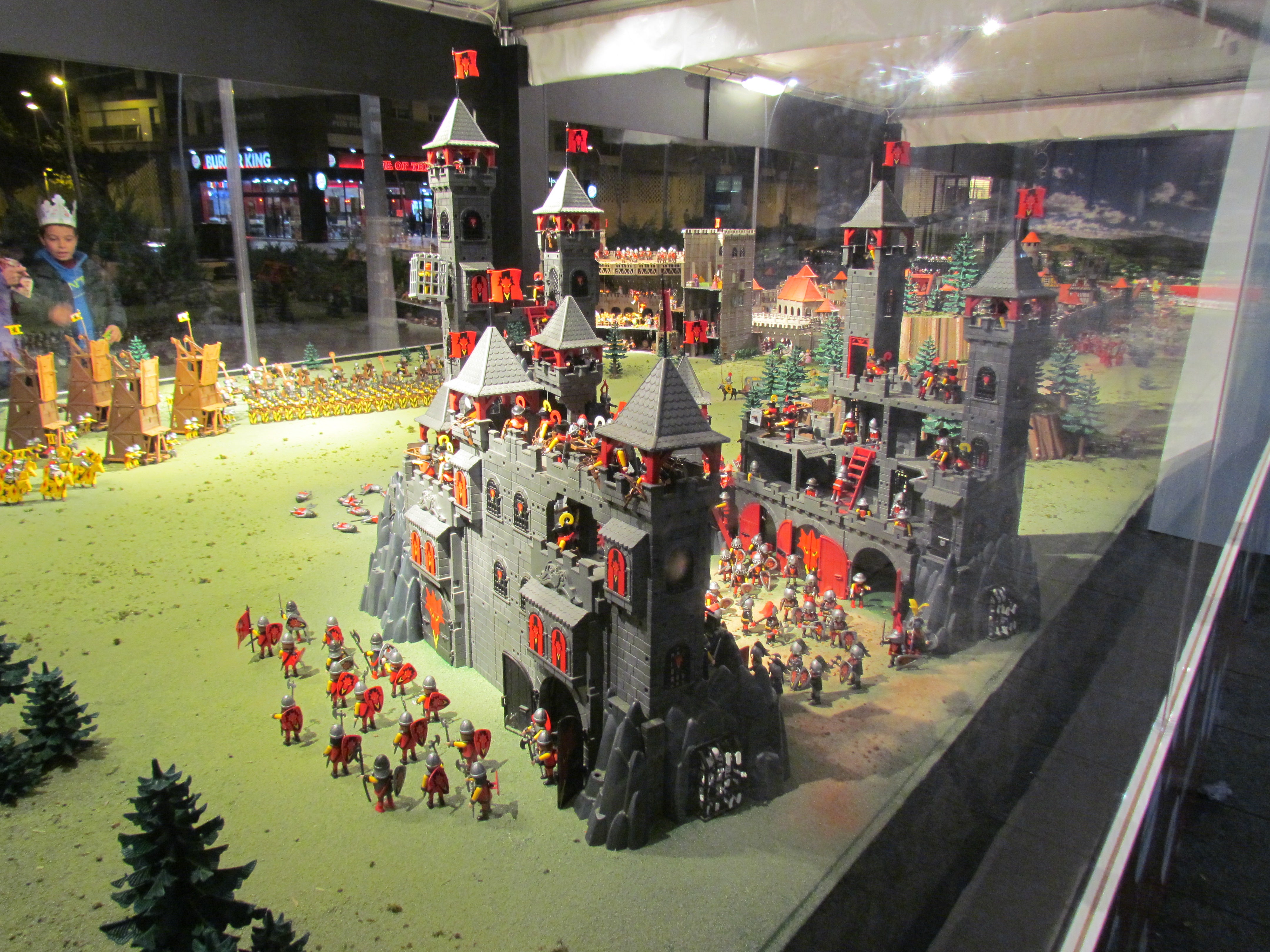 El Corte Inglés de Castellón exhibe una de las colecciones más numerosas de Playmobil El Corte Inglés de Castellón exhibe una de las colecciones más numerosas de Playmobil