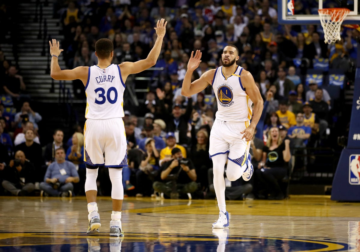 Thompson y McGee dan la victoria a los Warriors frente a los Knicks de Hernángomez Thompson y McGee dan la victoria a los Warriors frente a los Knicks de Hernángomez