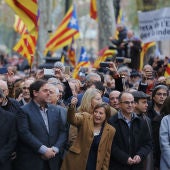 Forcadell, acompañada por Oriol Junqueras, Artur Mas, Jordi Turull y miembros del Govern