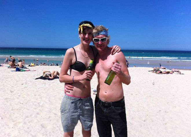 Un joven se gasta 2 millones de dólares que el banco le dió por error en strippers, coches y cocaína Un joven se gasta 2 millones de dólares que el banco le dió por error en strippers, coches y cocaína