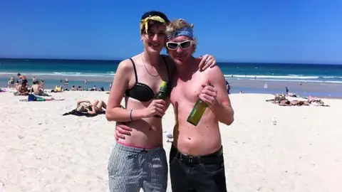 El australiano que gastó 2 millones de dólares que el banco le prestó por error BBC