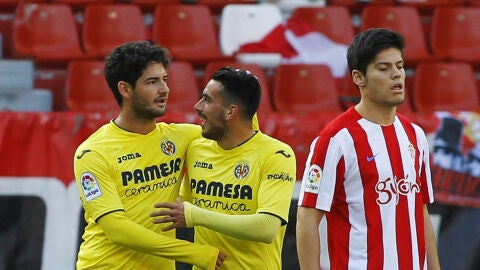 Pato y Sansone celebran el segundo gol del Villarreal en El Molin&oacute;n