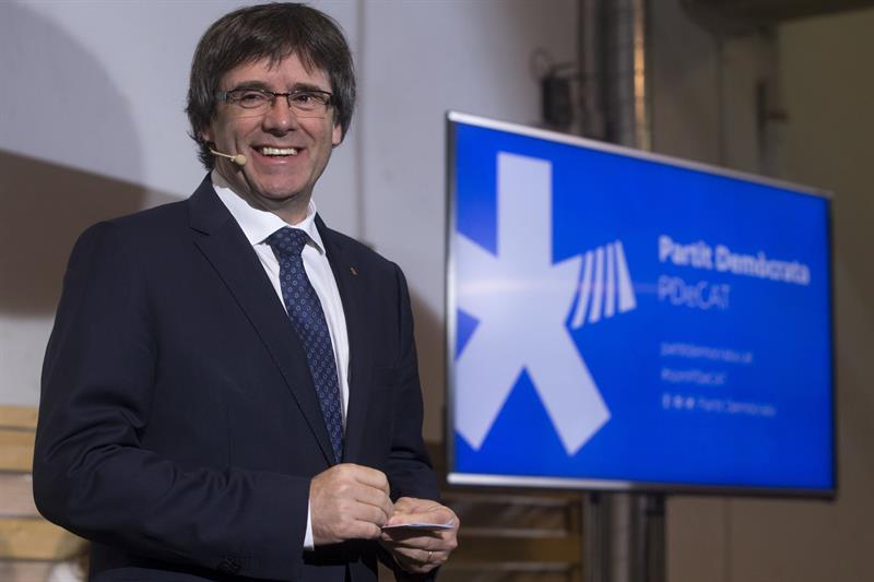 Puigdemont: "Celebraremos el referéndum en 2017 de forma indefectible" Puigdemont: "Celebraremos el referéndum en 2017 de forma indefectible"