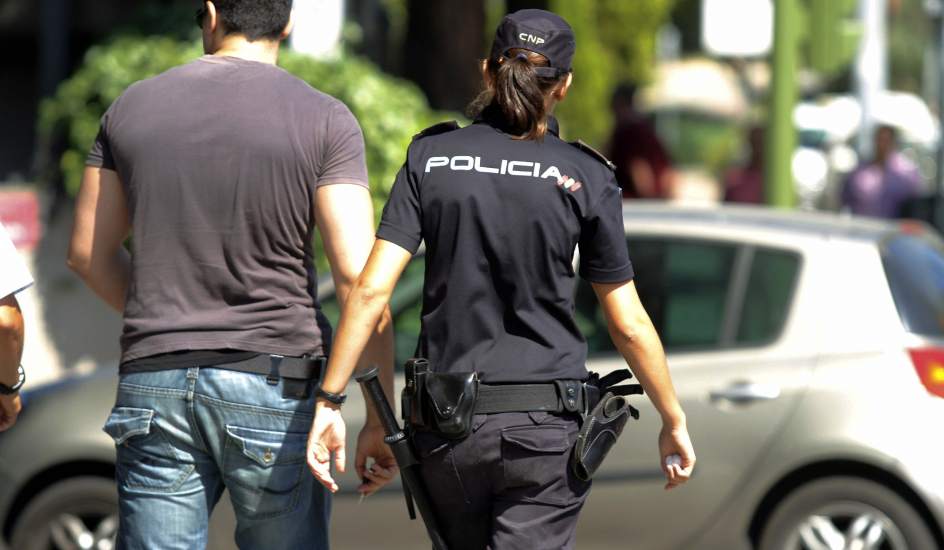 El PSOE pide chalecos antibalas adaptados a mujeres para la Policía y Guardia Civil El PSOE pide chalecos antibalas adaptados a mujeres para la Policía y Guardia Civil