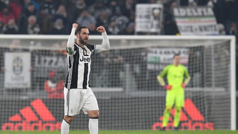 Higua&iacute;n celebra su gol ante la Roma