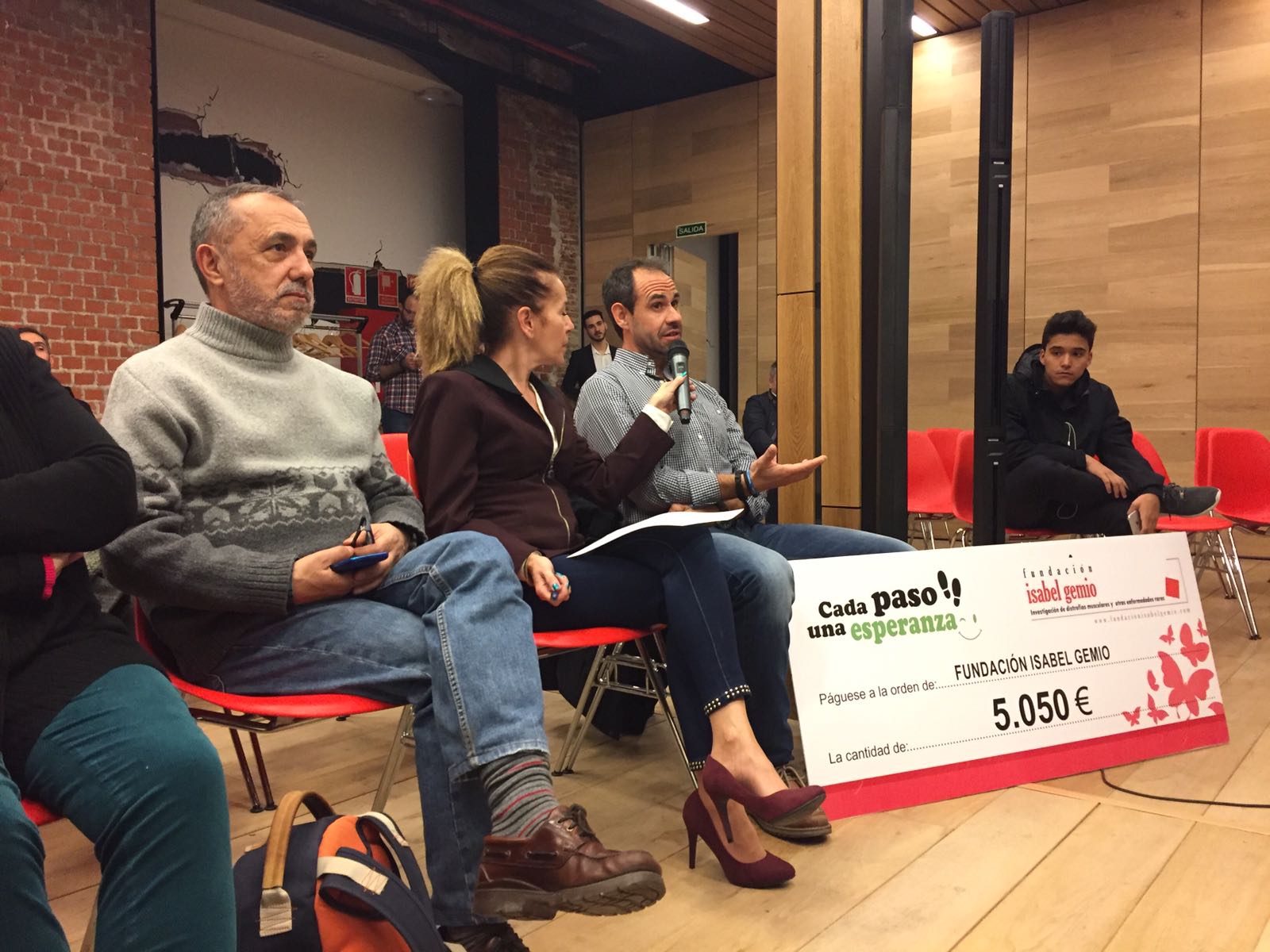 Pablo cargó con una cruz de 18 kilos para recaudar dinero en favor del Fin de Semana Solidario Pablo cargó con una cruz de 18 kilos para recaudar dinero en favor del Fin de Semana Solidario