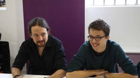 El secretario general de Podemos, Pablo Iglesias, y el n&uacute;mero dos, &Iacute;&ntilde;igo Errej&oacute;n, durante la reuni&oacute;n hoy del consejo ciudadano para ratificar la fecha de la asamblea estatal del partido