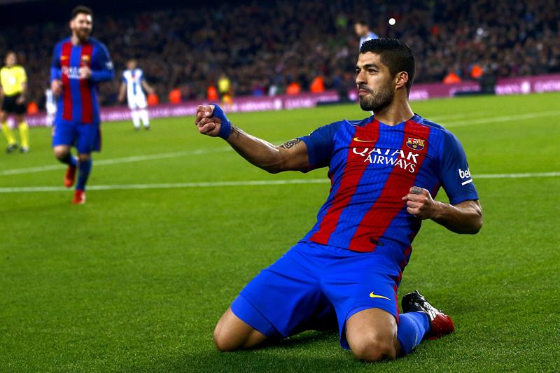 FC Barcelona 4-1 Espanyol. El Barça se impone en el derbi catalán con un doblete de Suárez y un genial Messi FC Barcelona 4-1 Espanyol. El Barça se impone en el derbi catalán con un doblete de Suárez y un genial Messi