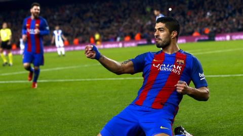 Luis Su&aacute;rez celebra su gol al Espanyol.