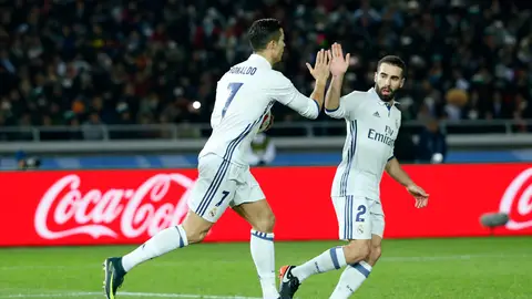 Cristiano celebra el empate con Carvajal Cristiano celebra el empate con Carvajal
