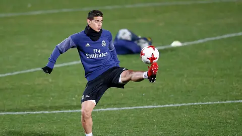 James Rodríguez en un entrenamiento con el Real Madrid James Rodríguez en un entrenamiento con el Real Madrid