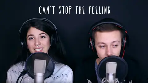 David Rees y Bely Basarte, los dos 'youtubers' que cantan 55 canciones en cuatro minutos David Rees y Bely Basarte, los dos 'youtubers' que cantan 55 canciones en cuatro minutos