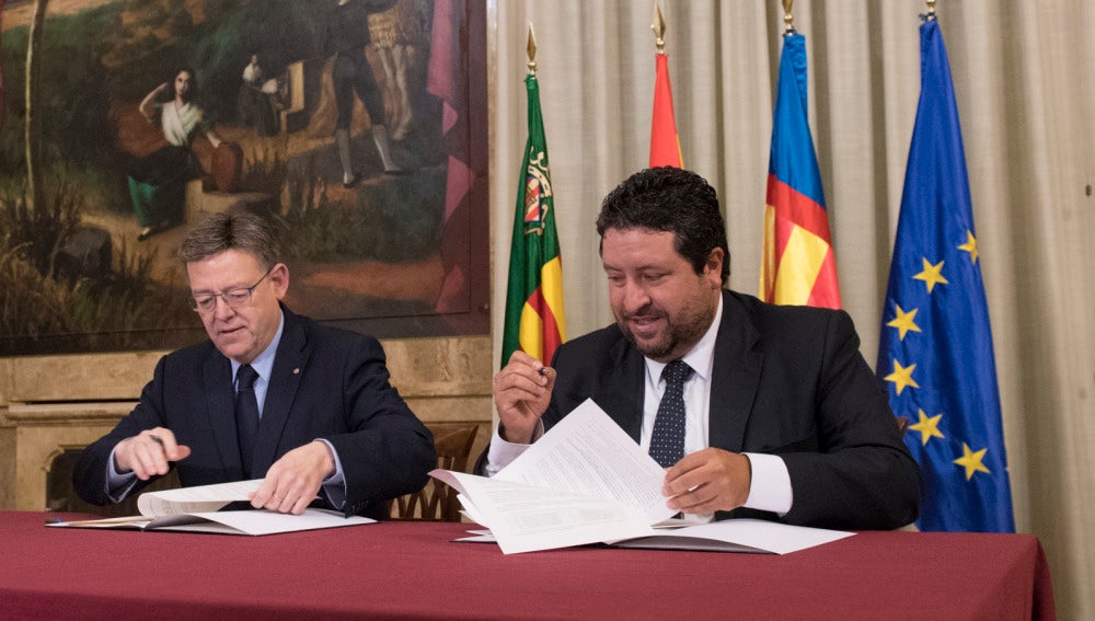 El president de la Generalitat, Ximo Puig, y el presidente de la Diputación de Castellón han rubricado el acuerdo.