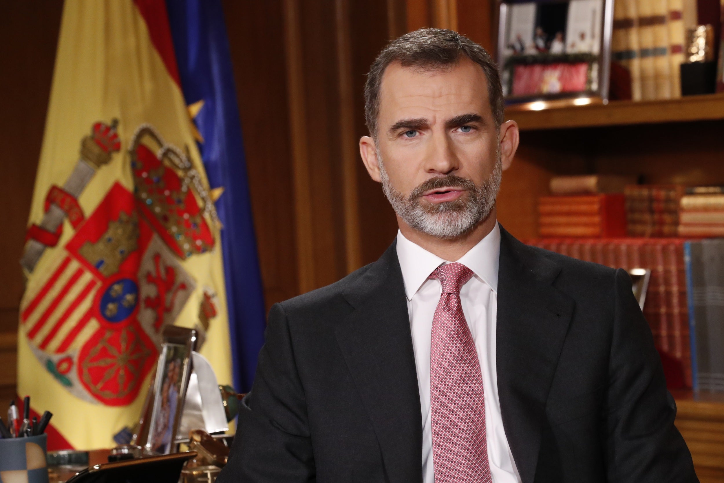 El Rey pide "diálogo para impulsar los consensos" y reconoce que se ha superado "una compleja situación política" El Rey pide "diálogo para impulsar los consensos" y reconoce que se ha superado "una compleja situación política"