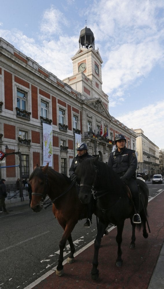 Policías a caballo en la Puerta del Sol