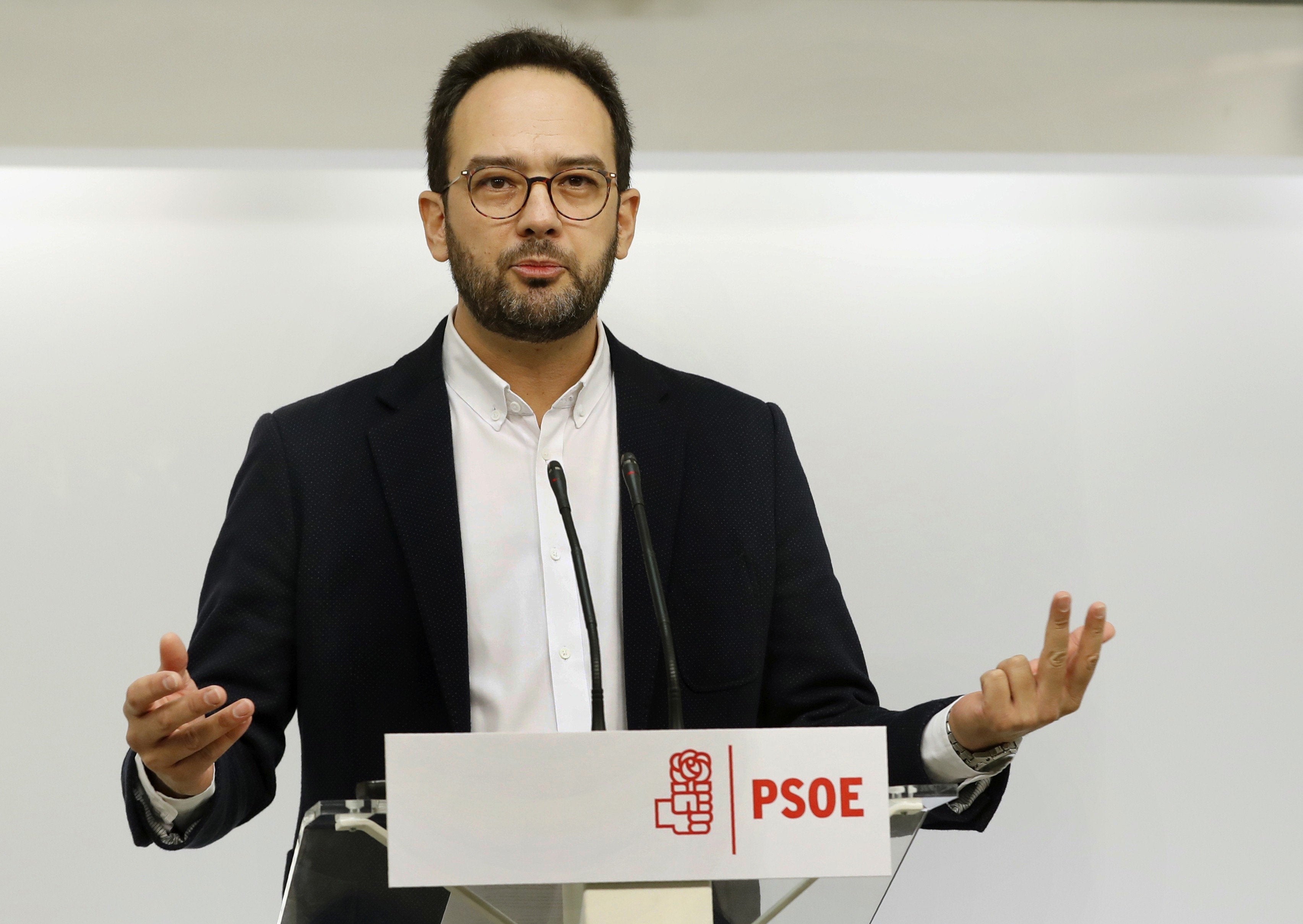 El PSOE pide que Rajoy vaya a la comisión para que esté obligado a decir la verdad El PSOE pide que Rajoy vaya a la comisión para que esté obligado a decir la verdad
