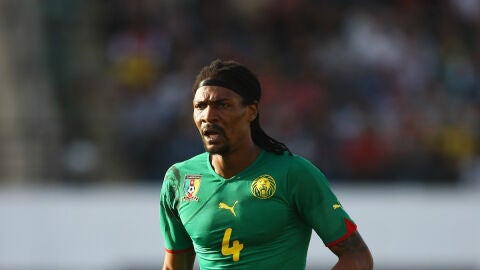Rigobert Song, en un partido con Camer&uacute;n