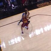 Richard Jefferson comete falta sobre Kevin Durant