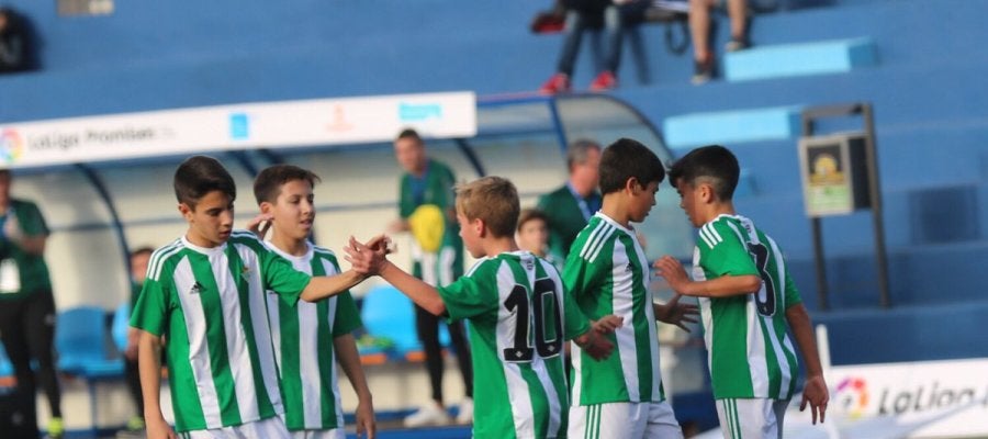 Los jugadores del Betis celebran uno de sus goles Los jugadores del Betis celebran uno de sus goles