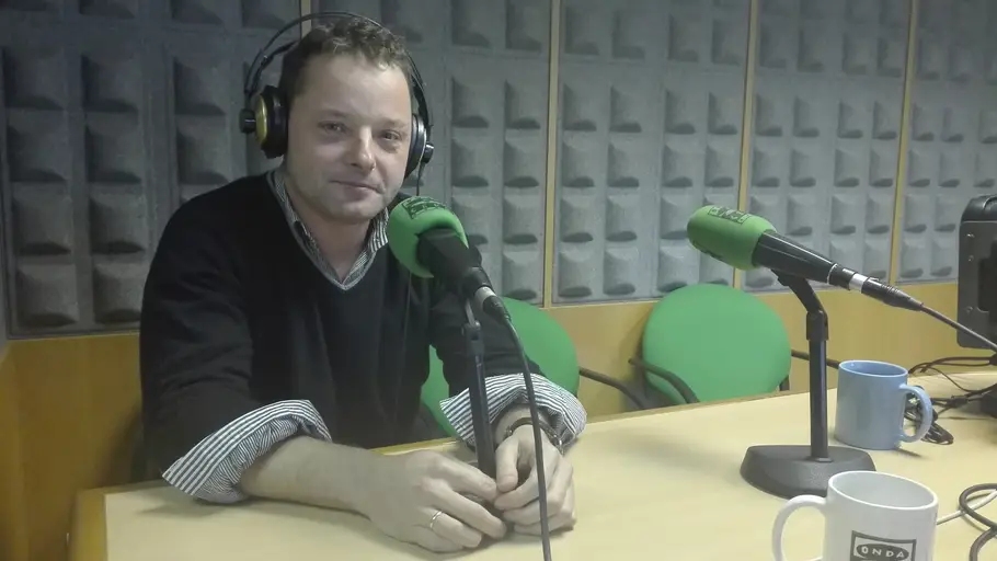 Adrián Rodriguez en Un Alto en el camino Periodísta y escritor del libro " Solo Rivas Fontán"