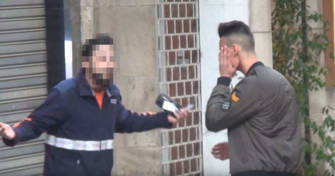 Multado con 30 euros el repartidor que agredió a Mr Granbomba por llamarle "caranchoa" Multado con 30 euros el repartidor que agredió a Mr Granbomba por llamarle "caranchoa"