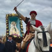 El guardacostas Francesc Cantó encabeza la romería de la Venida de la Virgen 2016.