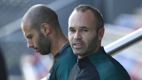 Andr&eacute;s Iniesta, antes de un entrenamiento del Barcelona