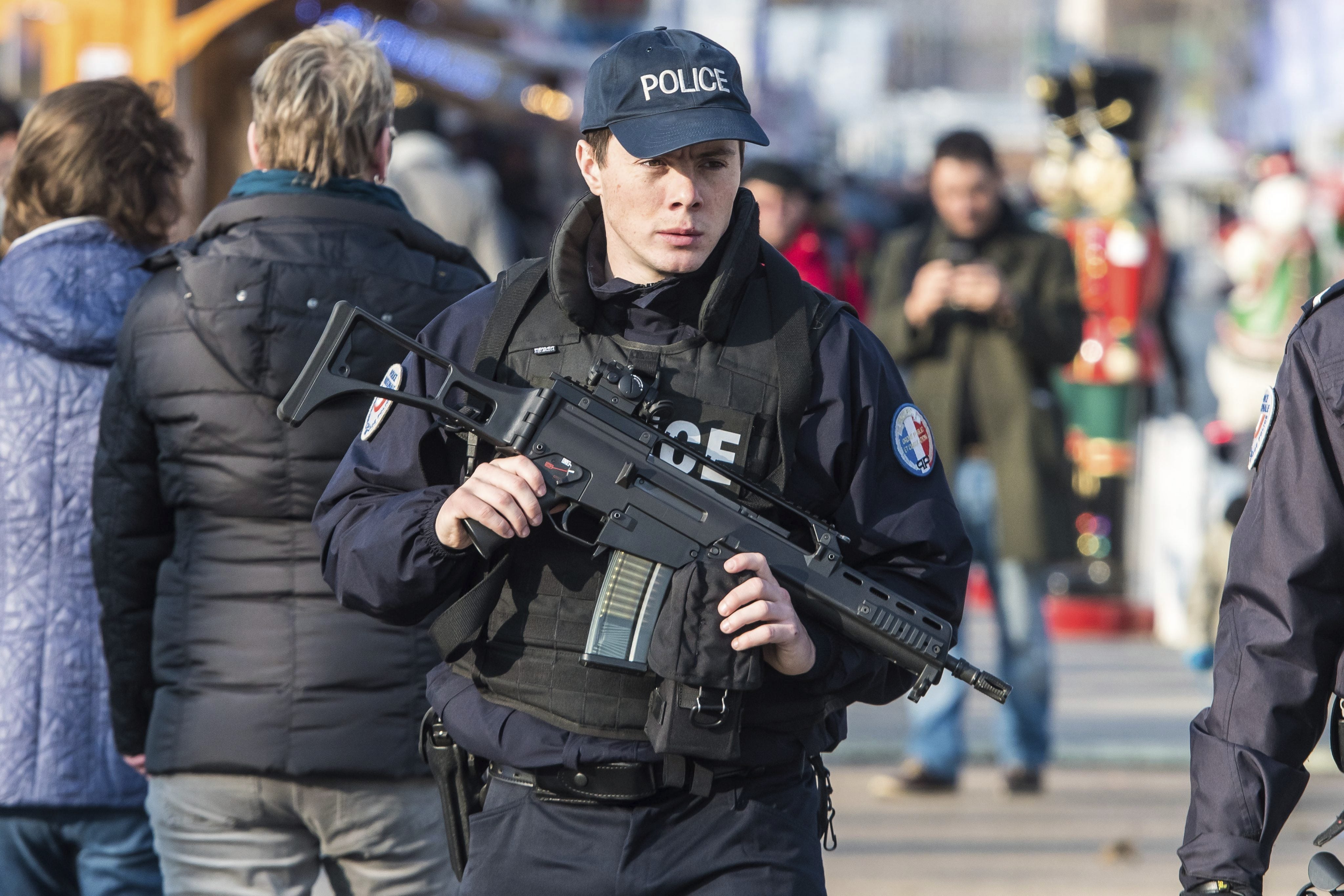 Francia refuerza la seguridad en el transporte público tras la explosión en el metro de San Petersburgo Francia refuerza la seguridad en el transporte público tras la explosión en el metro de San Petersburgo