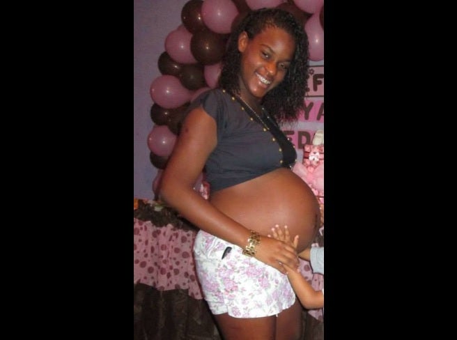 Una pareja secuestra y mata a una joven embarazada para robarle el bebé de su vientre Una pareja secuestra y mata a una joven embarazada para robarle el bebé de su vientre