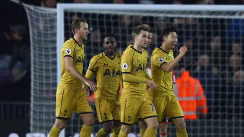 Los jugadores del Tottenham celebrando un gol Los jugadores del Tottenham celebrando un gol
