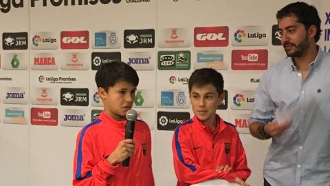Adri&aacute; y Juan, jugadores del Barcelona