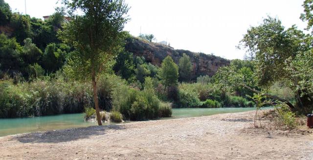 Els agricultors i regants rebran fins a 100.000 euros en ajudes per un ús racional de l'aigua. Els agricultors i regants rebran fins a 100.000 euros en ajudes per un ús racional de l'aigua.