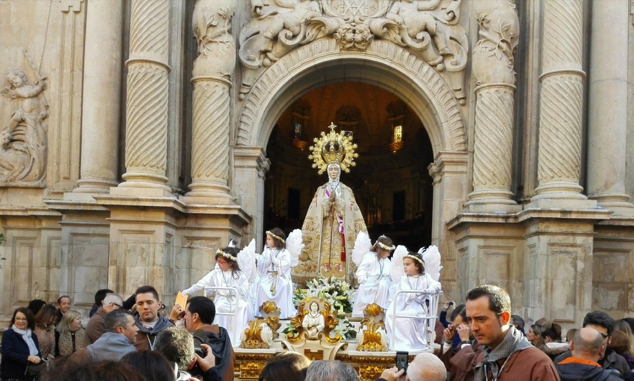 La procesión de la Virgen de la Asunción cierra una nueva edición de las fiestas de la Venida de la Virgen en Elche La procesión de la Virgen de la Asunción cierra una nueva edición de las fiestas de la Venida de la Virgen en Elche