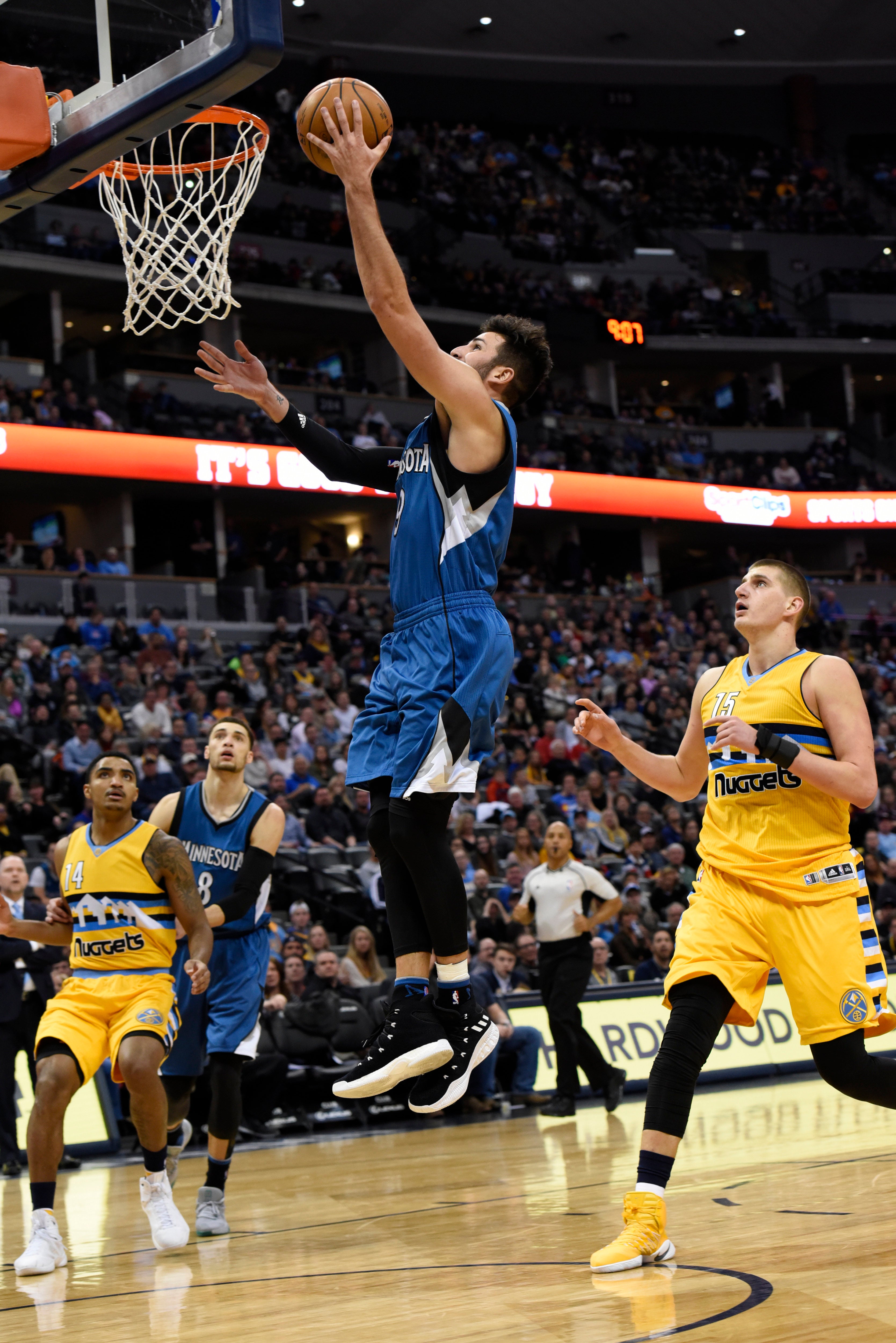 Los Nuggets de Juancho le ganan la partida a los Wolves de Ricky con un tapón decisivo de Chandler Los Nuggets de Juancho le ganan la partida a los Wolves de Ricky con un tapón decisivo de Chandler