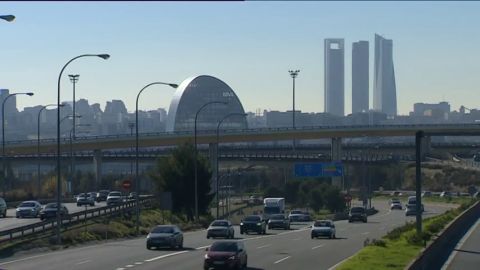 Frame 1.711222 de: Madrid rebaja este viernes las restricciones al escenario 2 y podr&aacute;n circular todos los veh&iacute;culos