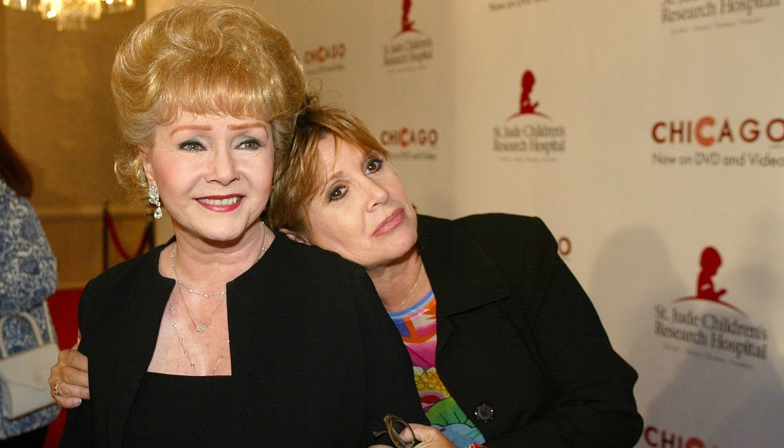 Mesa de redacción: Muere Debbie Reynolds, un día después del fallecimiento de su hija, Carrie Fisher Mesa de redacción: Muere Debbie Reynolds, un día después del fallecimiento de su hija, Carrie Fisher