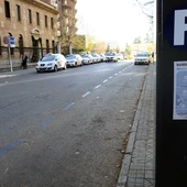 Vista de la zona azul de una calle de Madrid Vista de la zona azul de una calle de Madrid