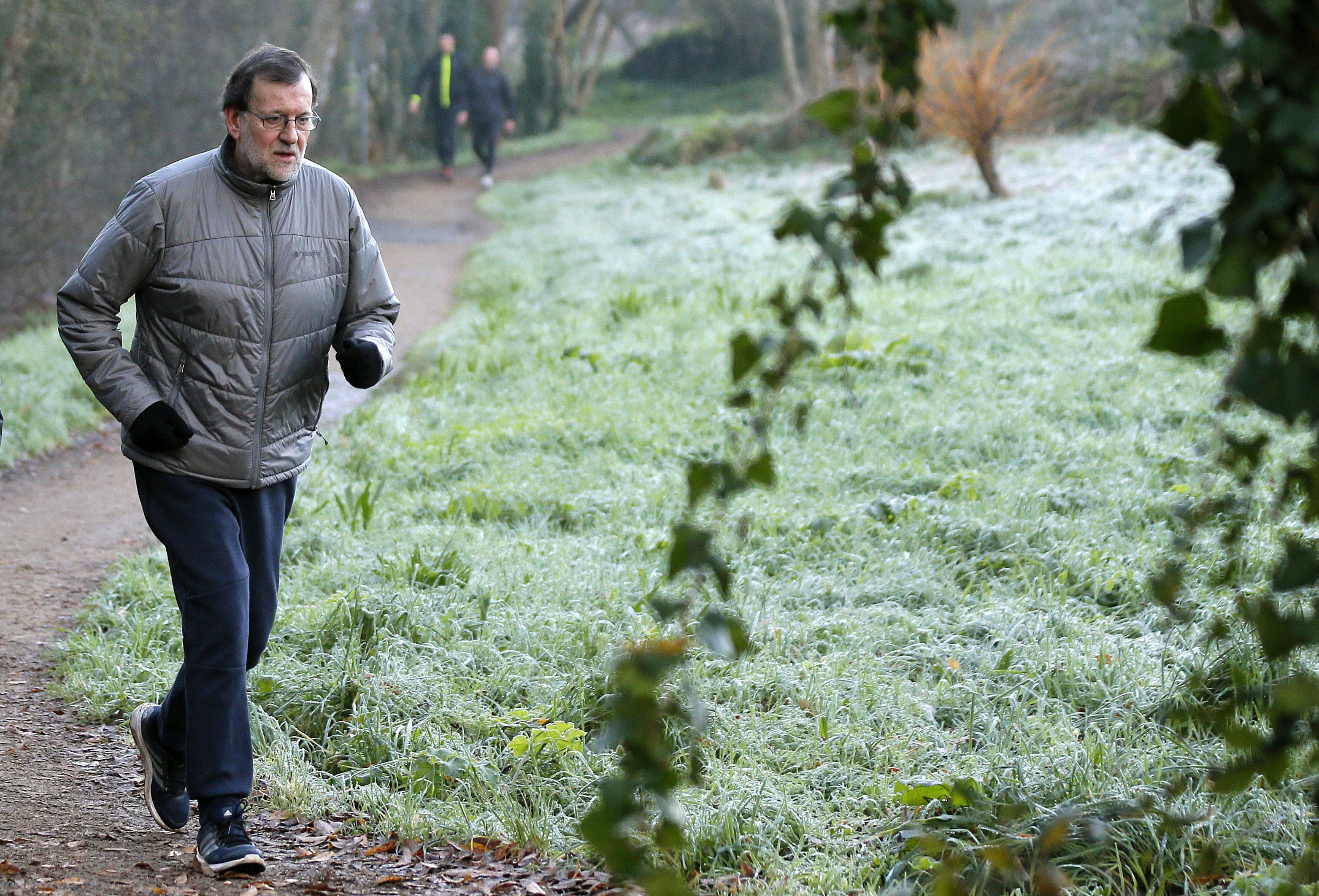 Rajoy despide el año a sus "amigos" en redes sociales: "Que 2017 sea un poquito mejor y que estéis contentos" Rajoy despide el año a sus "amigos" en redes sociales: "Que 2017 sea un poquito mejor y que estéis contentos"