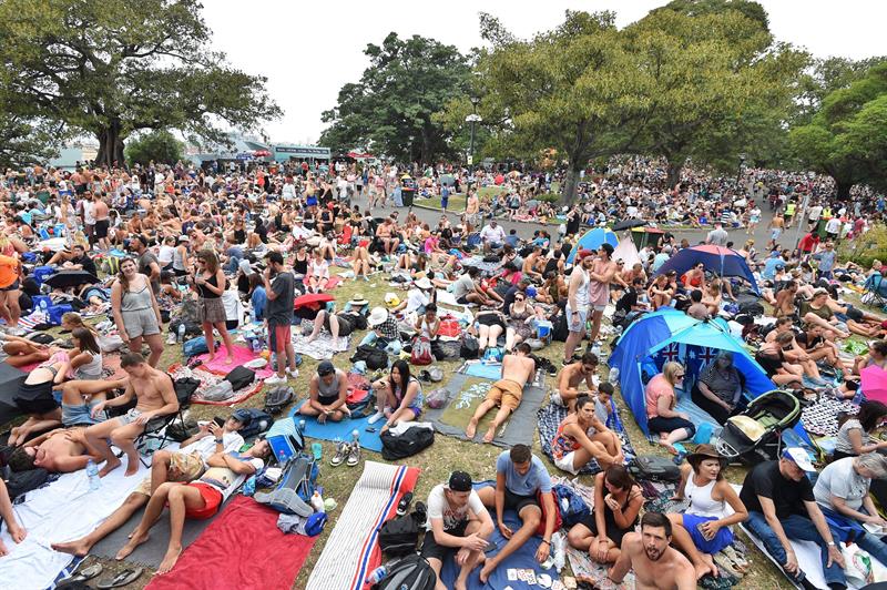 Al menos 80 heridos por una estampida en un festival de música en Australia Al menos 80 heridos por una estampida en un festival de música en Australia