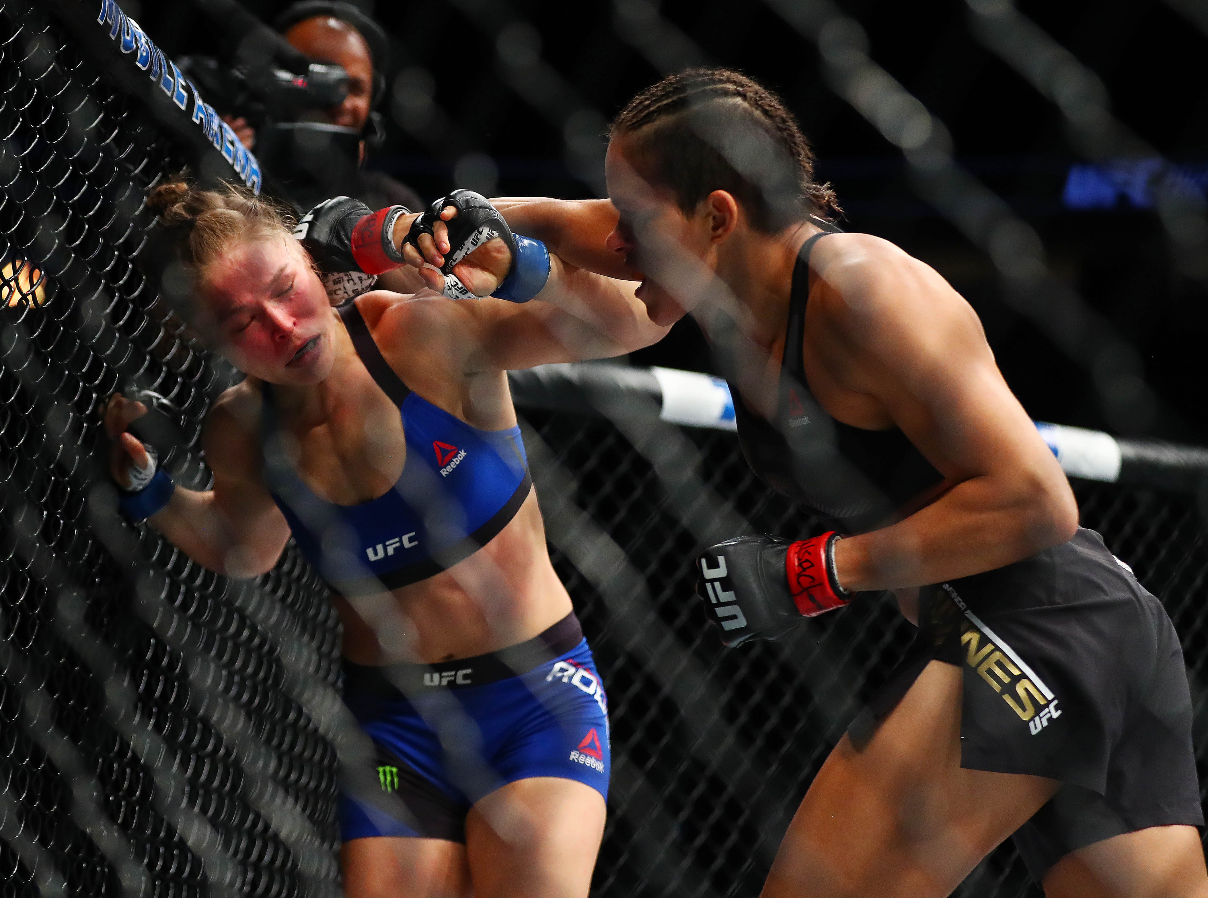 Fracaso rotundo de Ronda Rousey en su vuelta al octágono: Amanda Nunes la dejó KO a los 48 segundos Fracaso rotundo de Ronda Rousey en su vuelta al octágono: Amanda Nunes la dejó KO a los 48 segundos