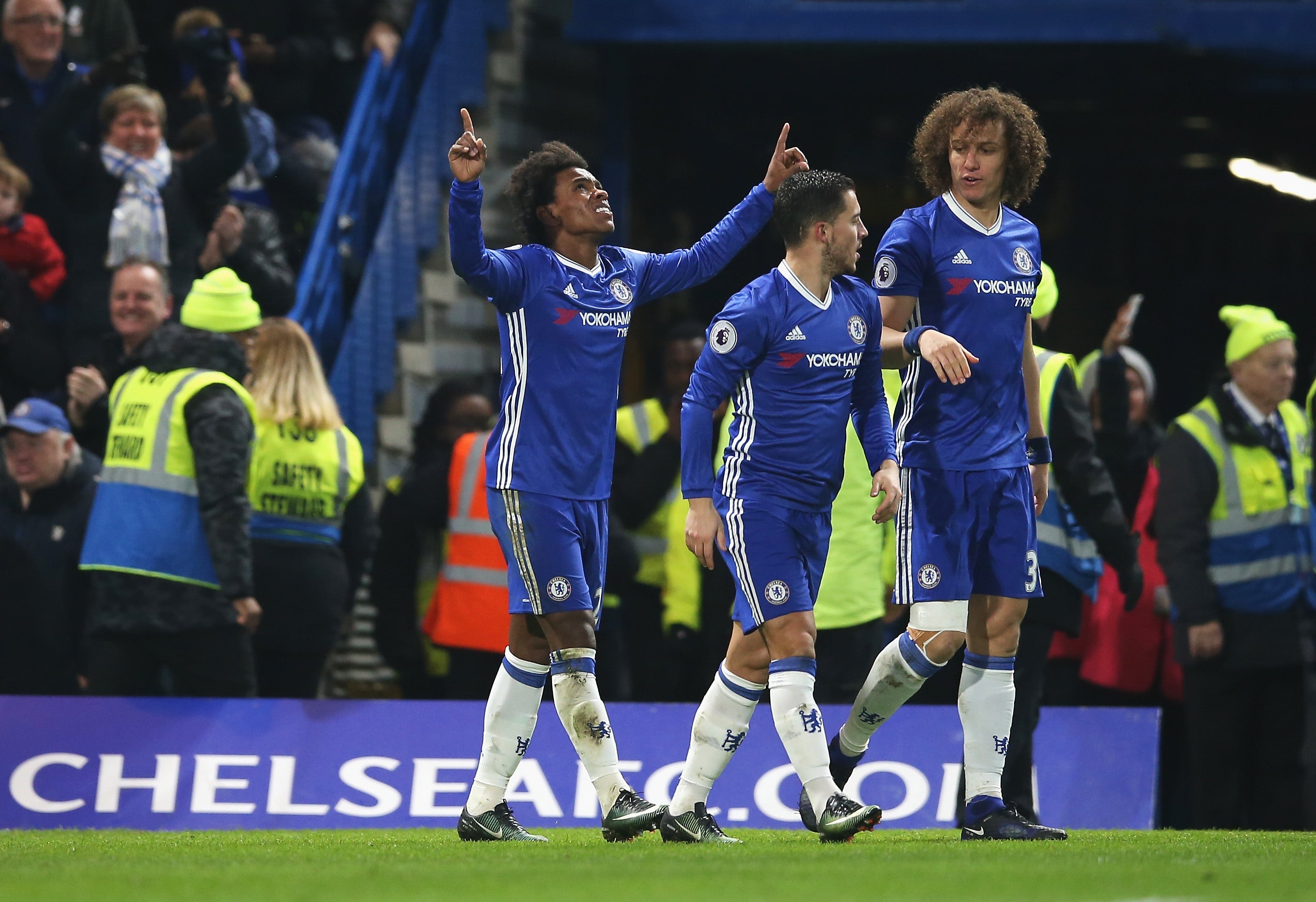 El Chelsea sufre ante el Stoke para acabar 2016 como líder de la Premier El Chelsea sufre ante el Stoke para acabar 2016 como líder de la Premier