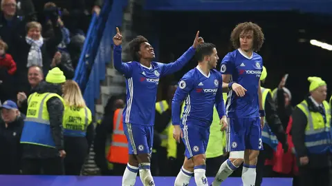 Willian celebra uno de sus goles ante el Stoke City Willian celebra uno de sus goles ante el Stoke City