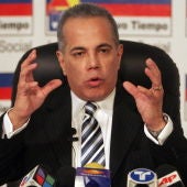 El político opositor venezolano Manuel Rosales, durante una rueda de prensa en octubre de 2009