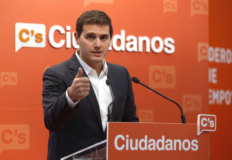 El Gobierno y Ciudadanos ultiman un pacto para mejorar la regulación de los bancos y la protección del consumidor El Gobierno y Ciudadanos ultiman un pacto para mejorar la regulación de los bancos y la protección del consumidor