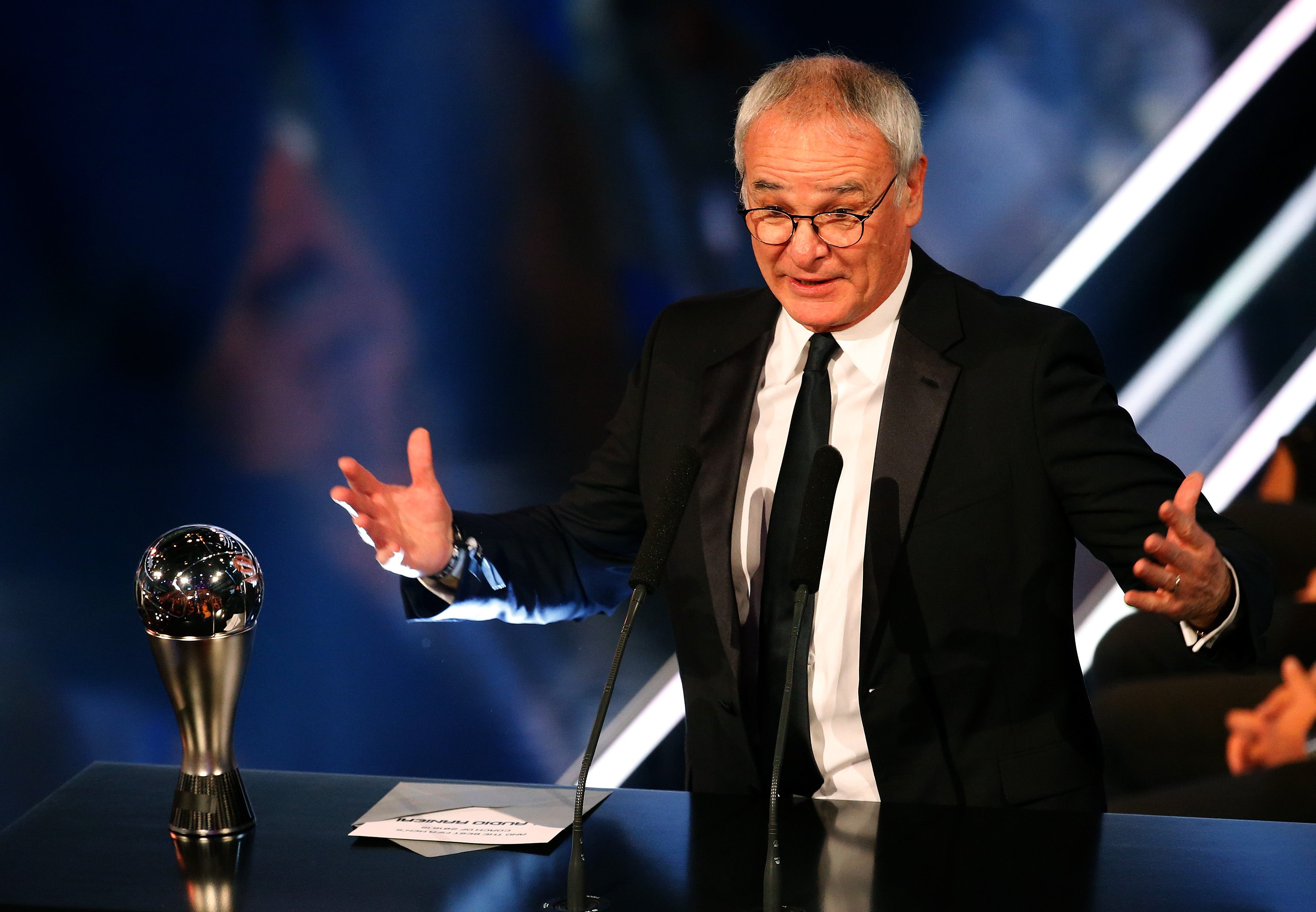 Claudio Ranieri, elegido mejor técnico de 2016 Claudio Ranieri, elegido mejor técnico de 2016