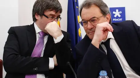 Carles Puigdemont junto a Artur Mas Carles Puigdemont junto a Artur Mas